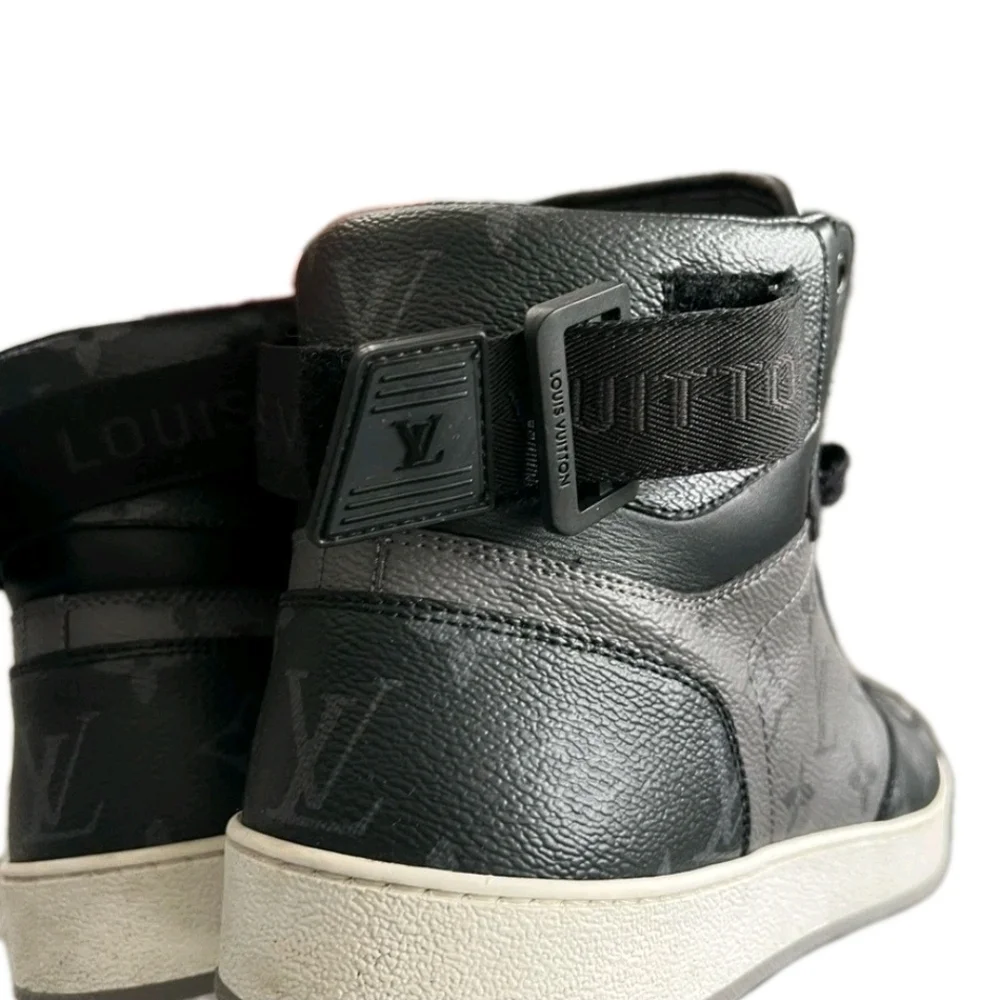 LOUIS VUITTON LV RIVOLI (UNISEX) SNEAKERS EU 40 US MENS 7.5 US WMNS SIZE 9 (EUC)